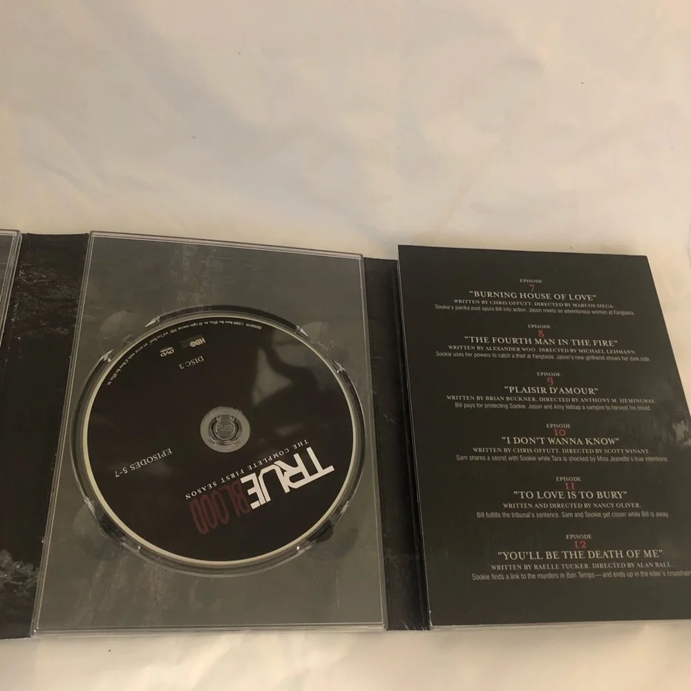 True Blood 3 seasons DVDs - Picture 4 of 6